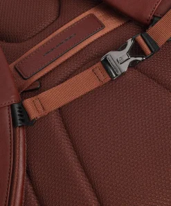 Black Square Rucksack 15″ fein genarbtes Rindsleder braun