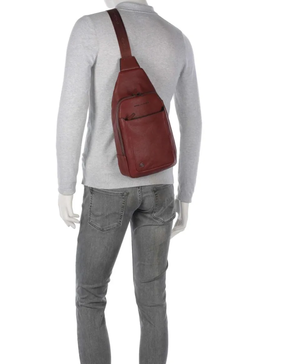 Black Square Slingbag fein genarbtes Rindsleder tabak