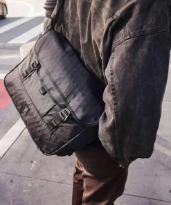 Midtown 20L Kuriertasche 16″ recyceltes Nylon sand