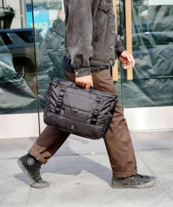 Midtown 20L Kuriertasche 16″ recyceltes Nylon sand