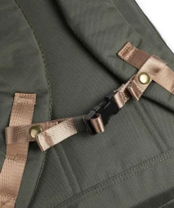 Reborn Christopher Rolltop Rucksack 15″ recyceltes Polyester dunkelgrün