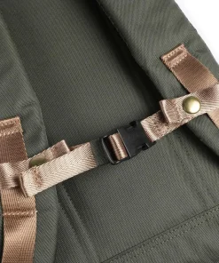 Reborn Christopher Small Rolltop Rucksack 13″ recyceltes Polyester dunkelgrün