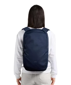Via 20L Rucksack 16″ recyceltes Polyester navy